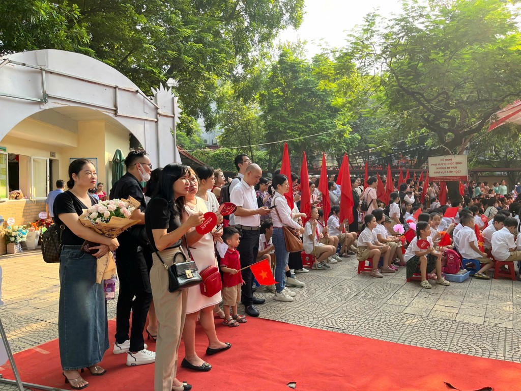 Cha mẹ đón khai giảng cùng con Cha mẹ đón khai giảng cùng con