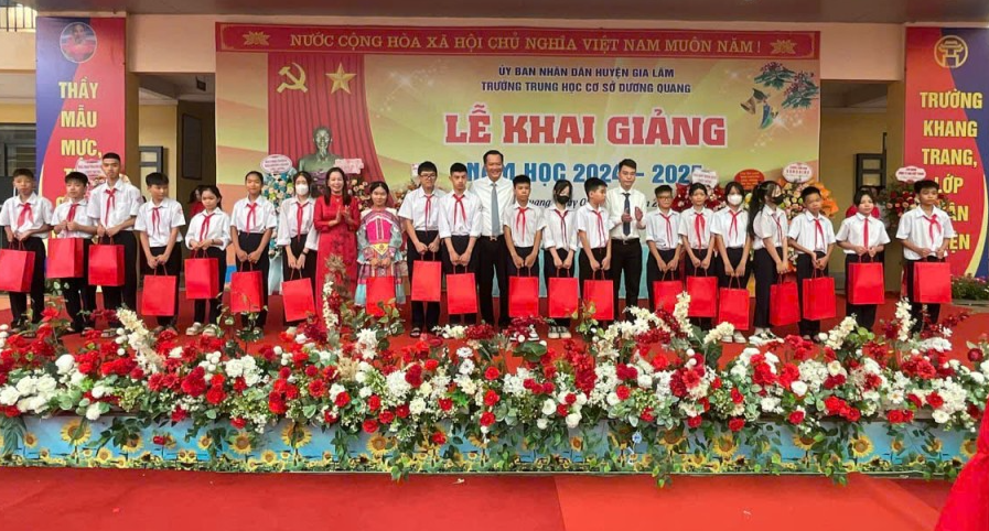 Học sinh Gia Lâm nô nức chào đón năm học mới