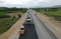 Triển khai các nhiệm vụ trọng tâm, phấn đấu hoàn thành 3.000 km đường bộ cao tốc vào cuối năm 2025