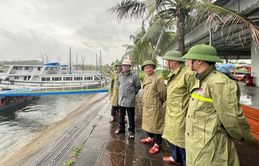 Bộ trưởng Lê Minh Hoan kiểm tra phòng, chống bão YAGI tại Quảng Ninh