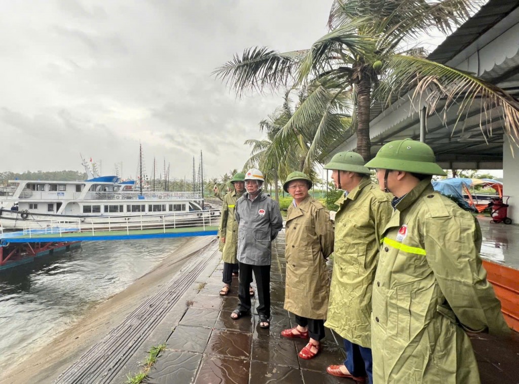 Bộ trưởng Lê Minh Hoan kiểm tra phòng, chống bão YAGI tại Quảng Ninh