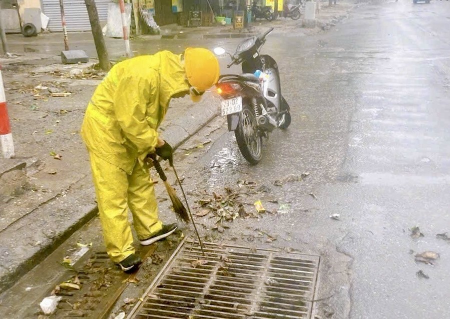 Kiểm tra, khơi thông cống rãnh phòng chống úng ngập