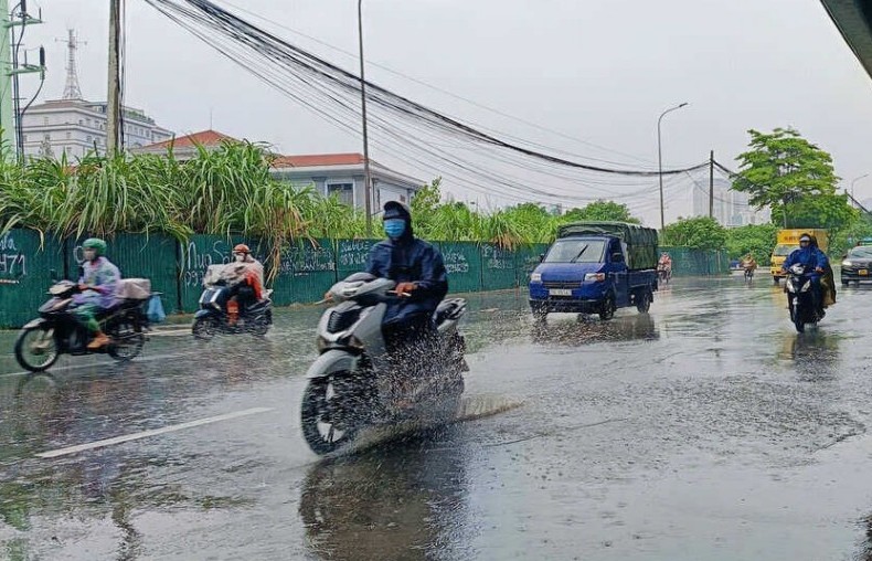 Mưa lớn 50 - 70mm/h, Hà Nội chưa có điểm úng ngập