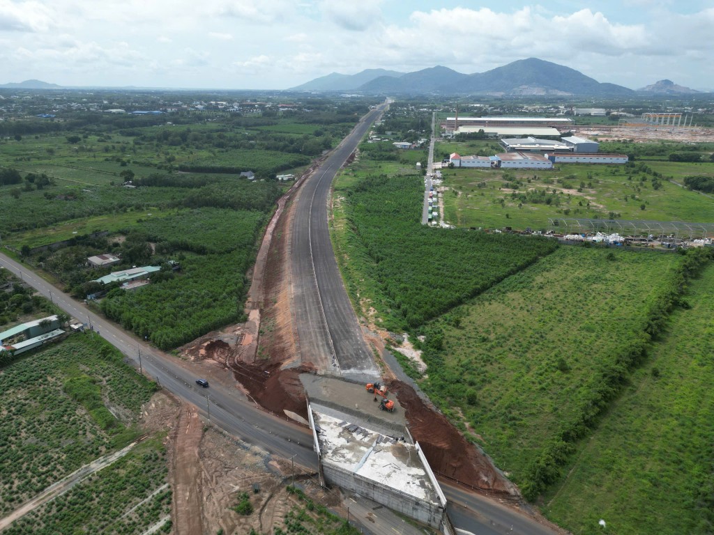 Cao tốc Biên Hòa - Vũng Tàu thành hình đẹp như 