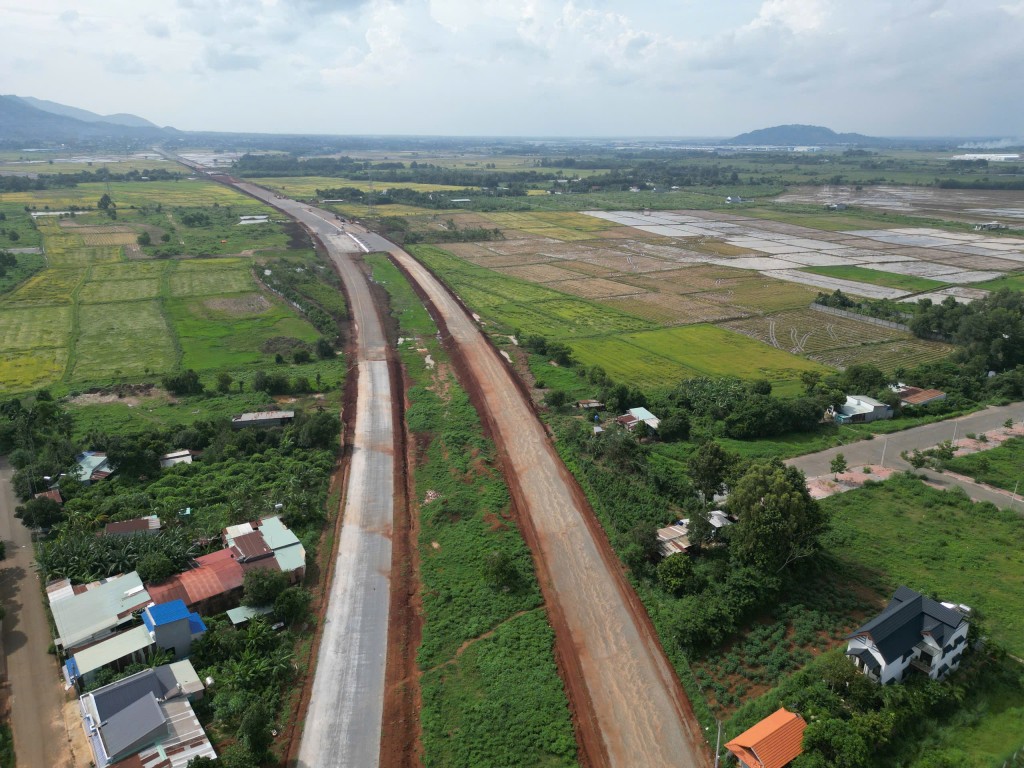 Cao tốc Biên Hòa - Vũng Tàu thành hình đẹp như dải lụa