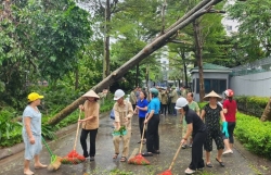 Phụ nữ Thủ đô chung tay khắc phục hậu quả của bão số 3