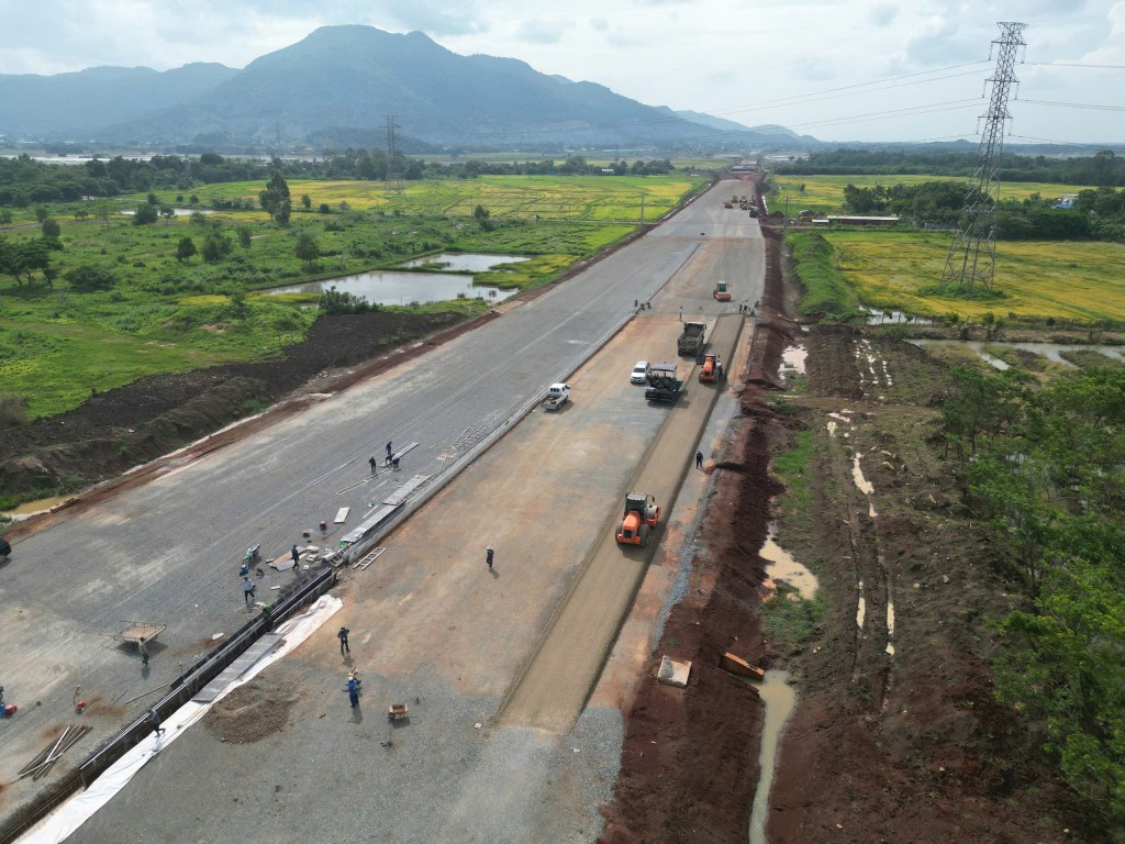 Cao tốc Biên Hòa - Vũng Tàu thành hình đẹp như dải lụa