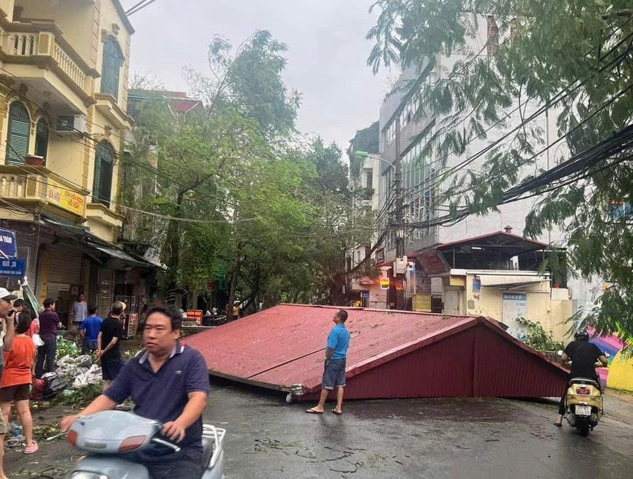 Hà Nội: Hơn 300 công trình hư hỏng do bão số 3