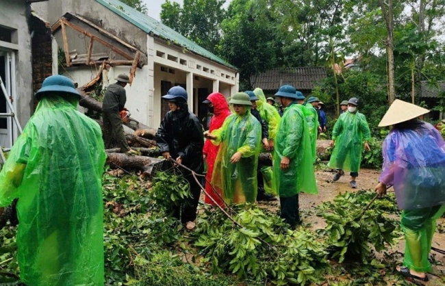 Chủ tịch UBND TP: Tập trung cao độ khắc phục hậu quả sau bão