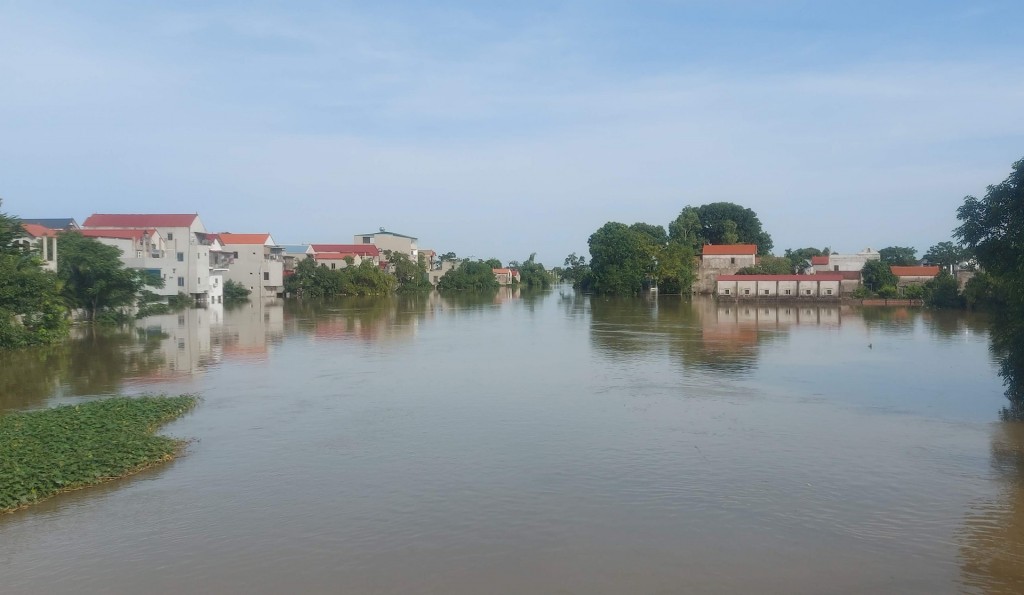 Lũ trên sông Bùi, huyện Chương Mỹ. Ảnh: Kim Nhuệ