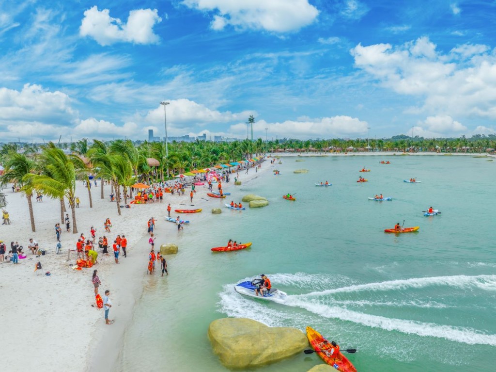   Cư dân Vinhomes Ocean Park 3 thỏa sức vui chơi, giải trí như đang ở một resort biển 5 sao với Hồ nước mặn Tropical Lagoon 