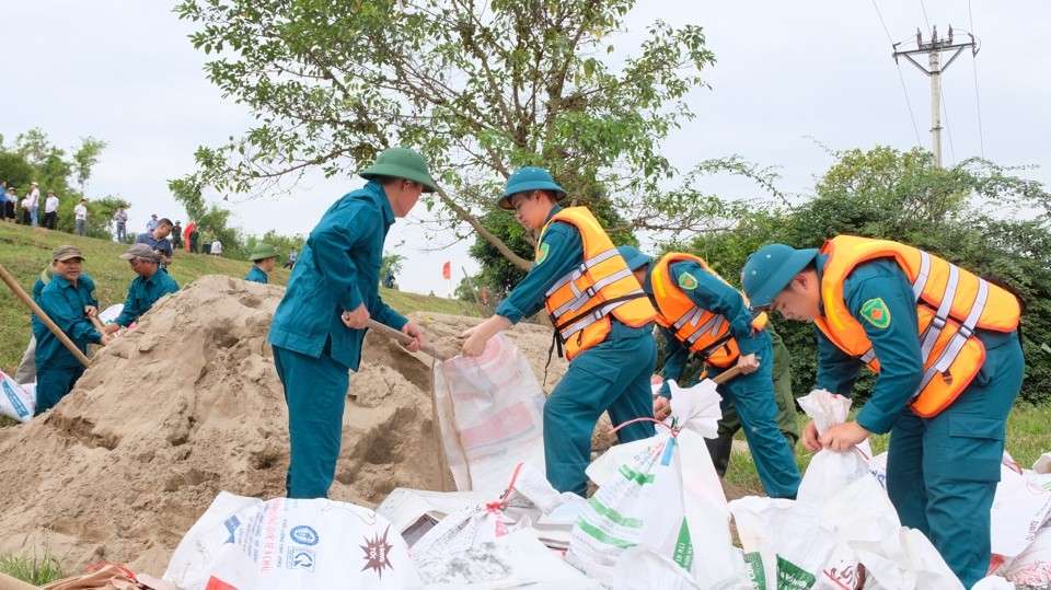 Sẵn sàng các phương án hộ đê, ứng phó với thiên tai