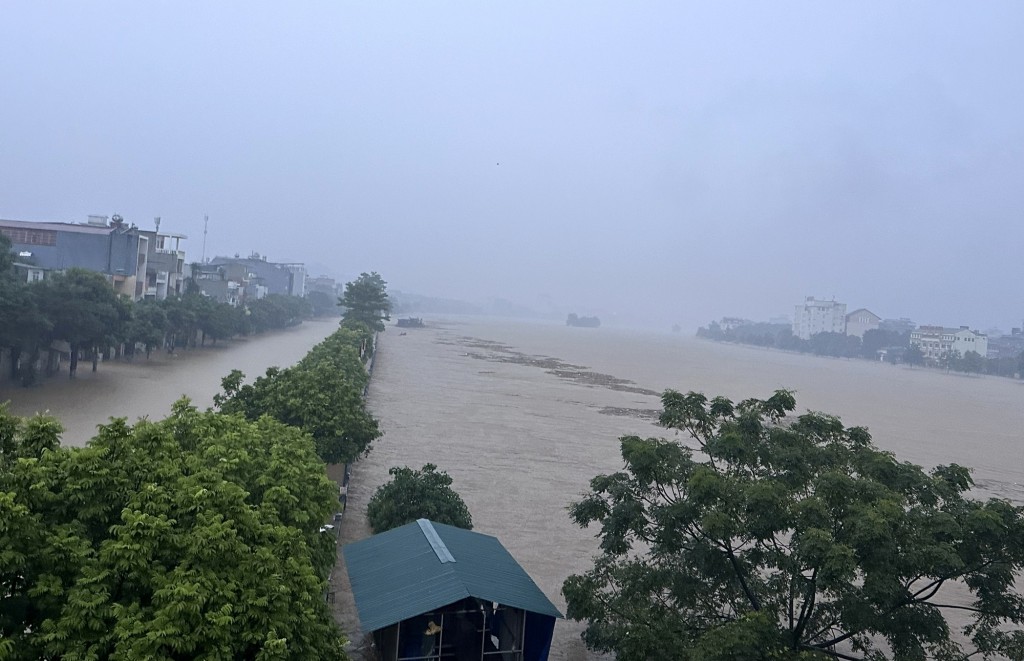 Thống kê bước đầu số nhà ở bị ngập nước, sạt lở, lũ cuốn trôi là trên 1.200 nhà - Ảnh: VGP/Đức Tuân