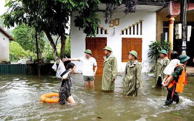 Tích cực hỗ trợ các gia đình bị thiệt hại do thiên tai