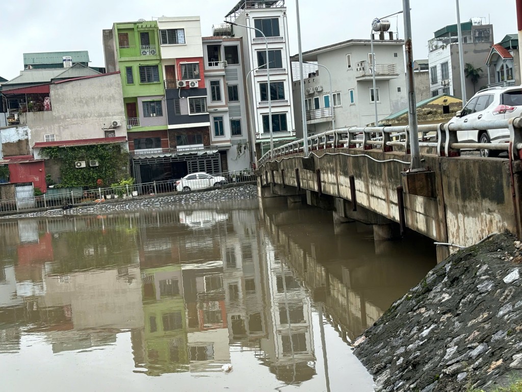 Nước sông dâng cao, Hà Đông bị ngập úng nhiều điểm