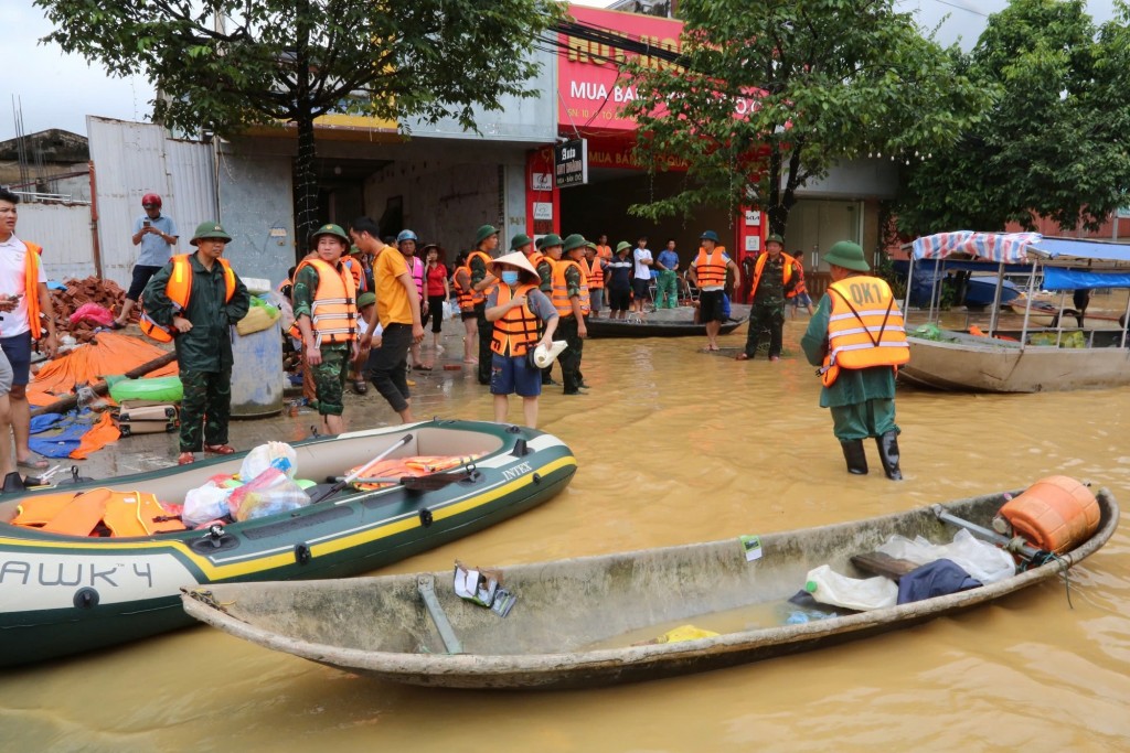 Phó Thủ tướng yêu cầu thành phố Thái nguyên chuẩn bị các điều kiện để nhanh chóng xử lý các vấn đề sau mưa lũ - Ảnh: VGP/Trần Mạnh