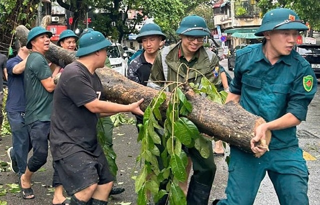 Chung tay khắc phục hậu quả sau bão, ổn định cuộc sống Nhân dân