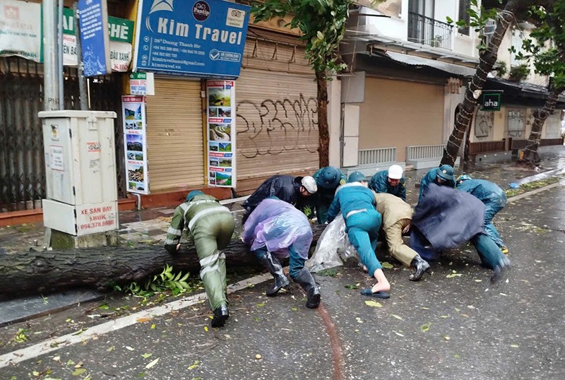 Chung tay khắc phục hậu quả sau bão, ổn định cuộc sống Nhân dân