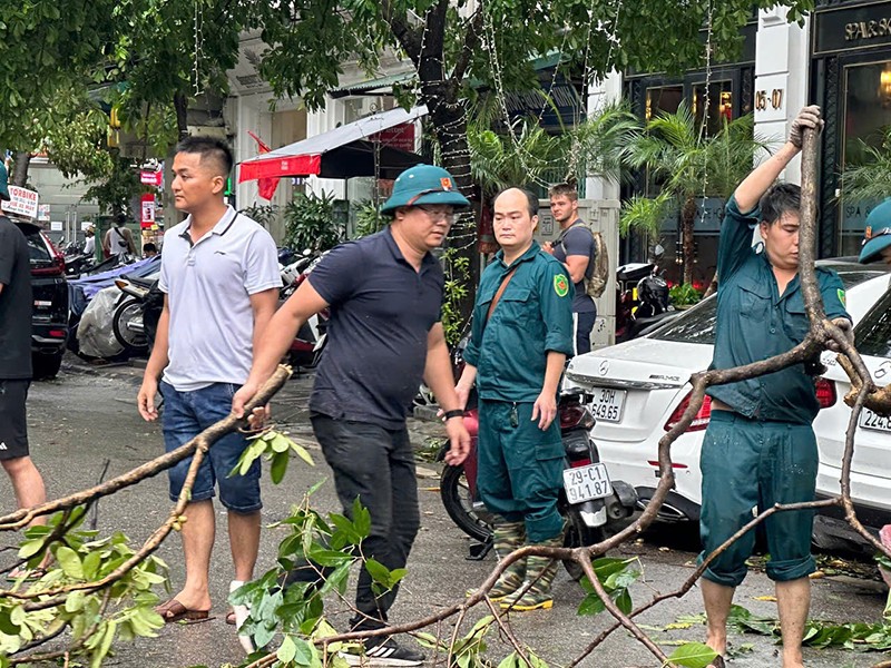 Chung tay khắc phục hậu quả sau bão, ổn định cuộc sống Nhân dân