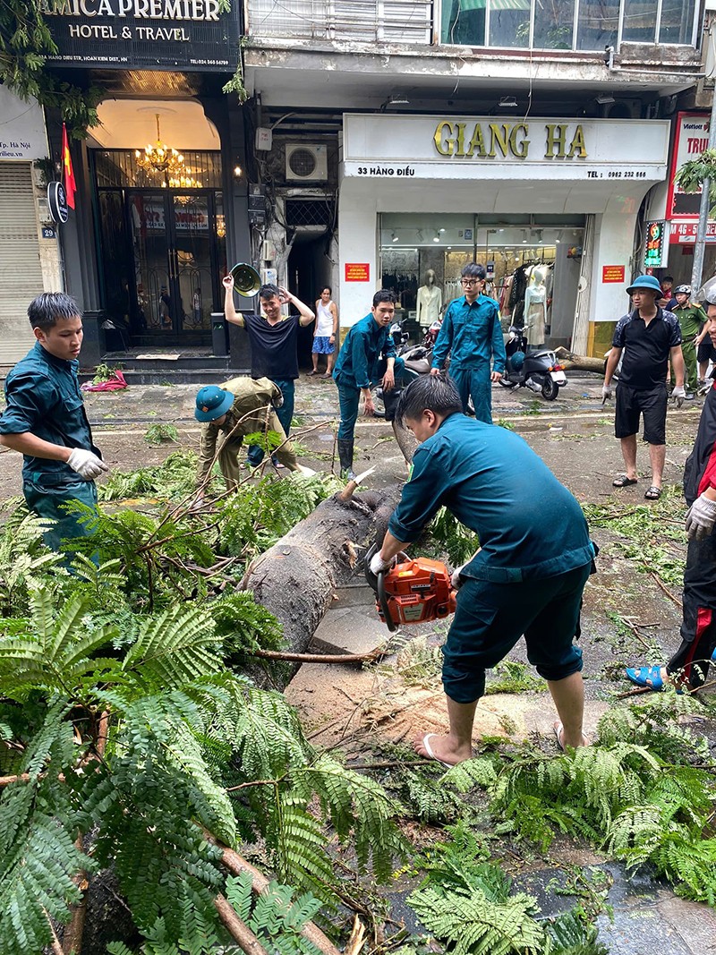 Chung tay khắc phục hậu quả sau bão, ổn định cuộc sống Nhân dân