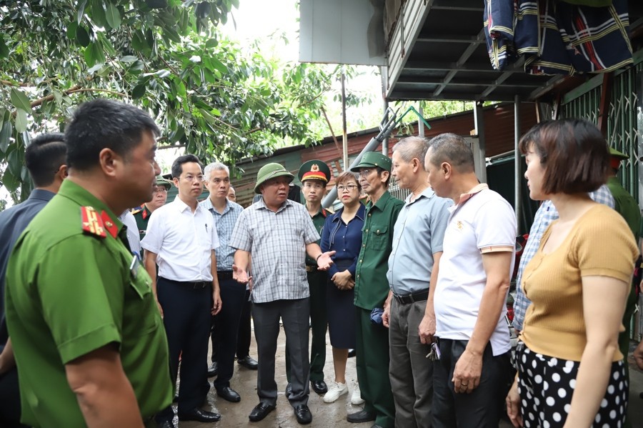 Kịp thời sơ tán người dân vùng ngập lụt tới nơi an toàn