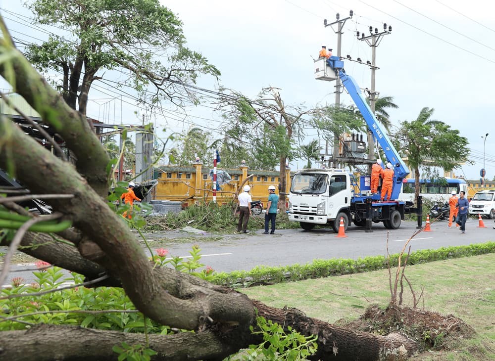 EVN cập nhật thông tin và khôi phục cung cấp điện sau bão