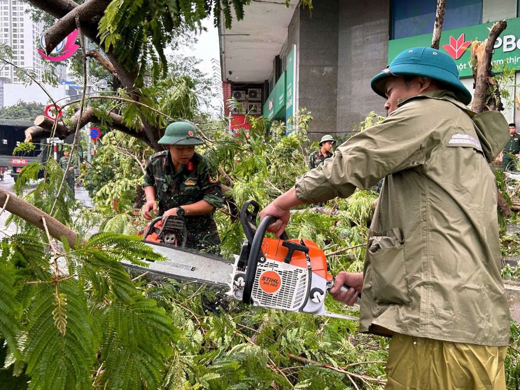 Tập trung dọn dẹp vệ sinh, sửa chữa cơ sở hạ tầng sau bão