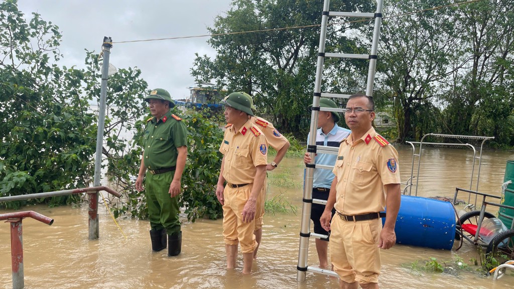 Công an Thái Bình kiểm tra công tác khắc phục thiệt hại do lũ