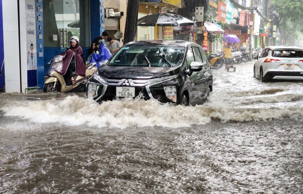 Bắc Bộ, Thanh Hóa có mưa rào và dông, cục bộ có nơi mưa to.