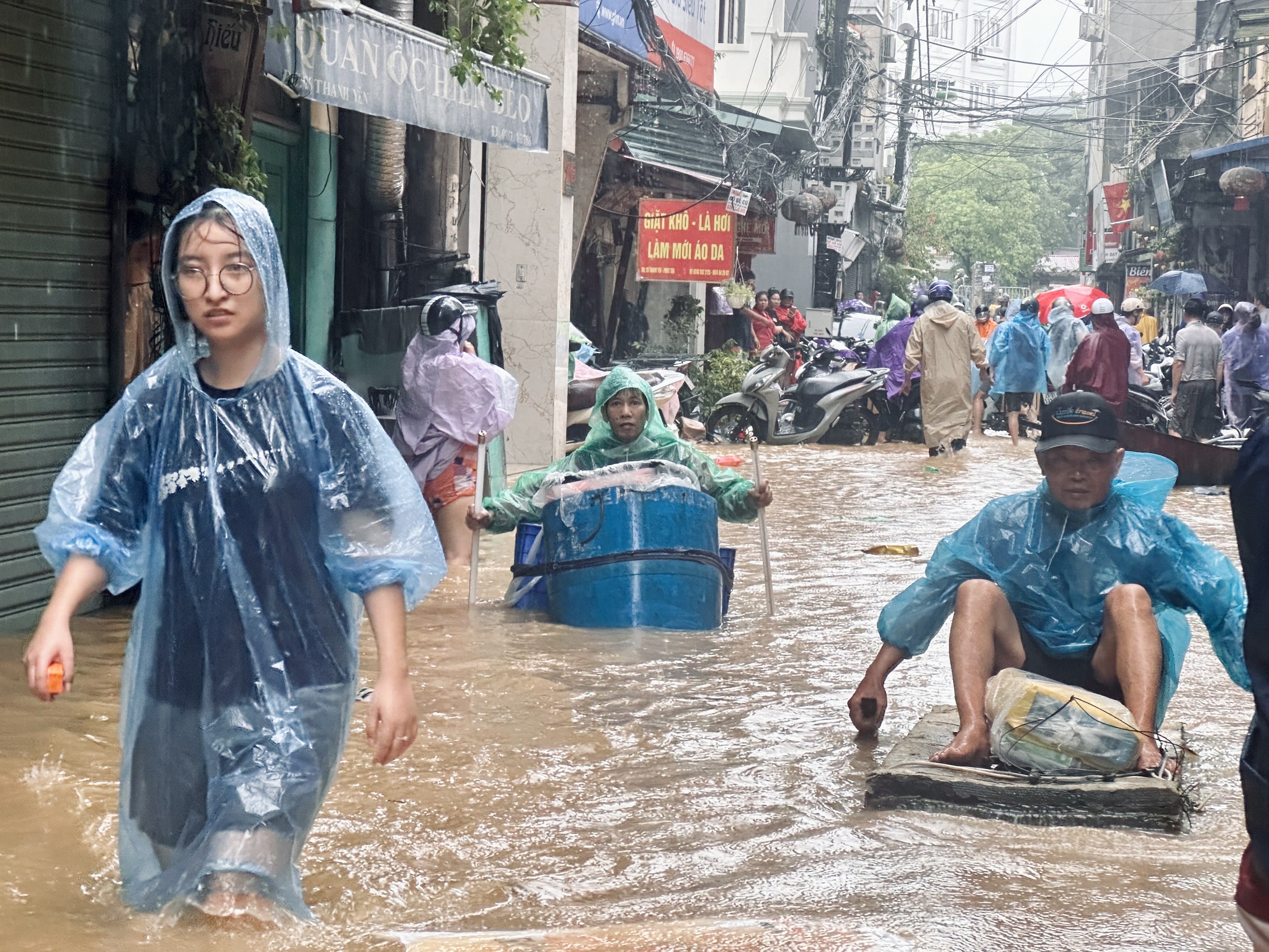 Người dân phường Phúc Tân chật vật 