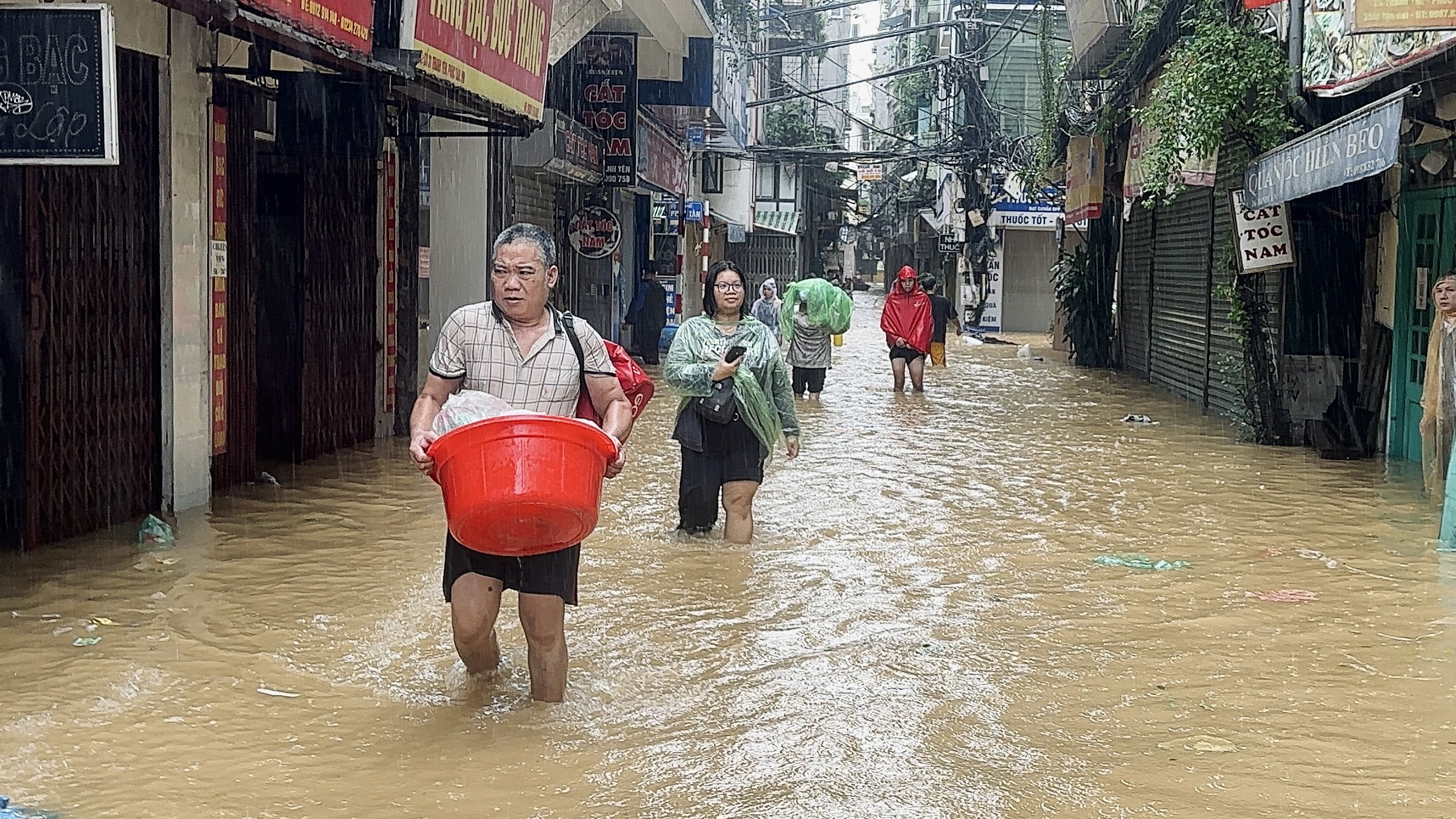 Người dân phường Phúc Tân chật vật 