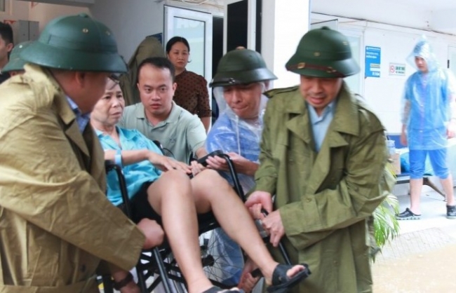 Tăng cường nhân lực điều trị các nạn nhân của bão số 3