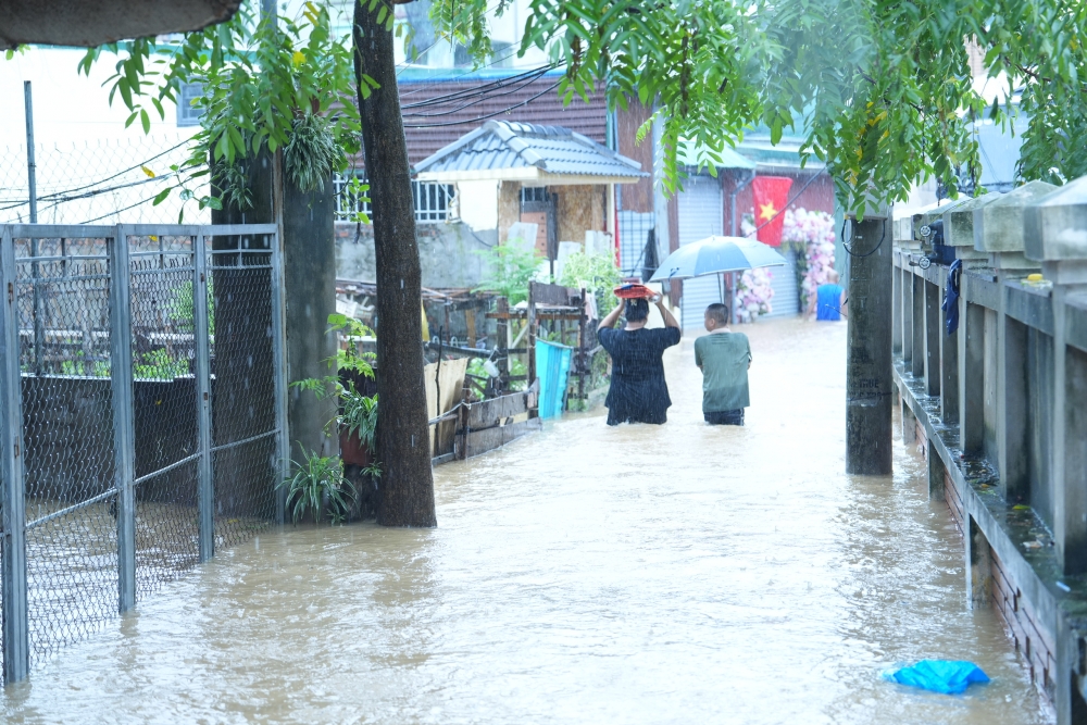 Quận Tây Hồ: Đẩy mạnh ứng phó mưa, lũ sau bão