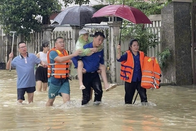 Thanh niên không ngại khó phải để hỗ trợ người dân vùng bão