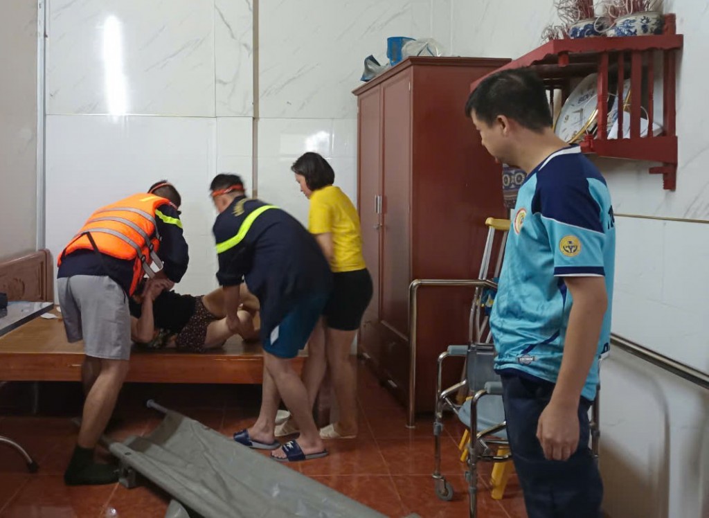 Công đoàn Thủ đô cùng Nhân dân hộ đê, di dời tài sản Công đoàn Thủ đô cùng Nhân dân hộ đê, di dời tài sản