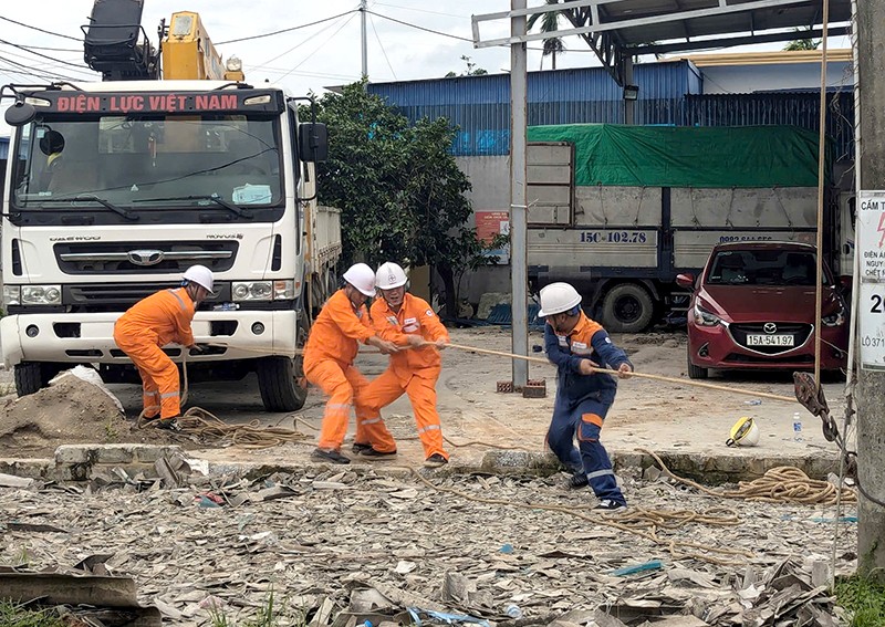 Xung kich Tuyen Quang chi viện Hải Phòng