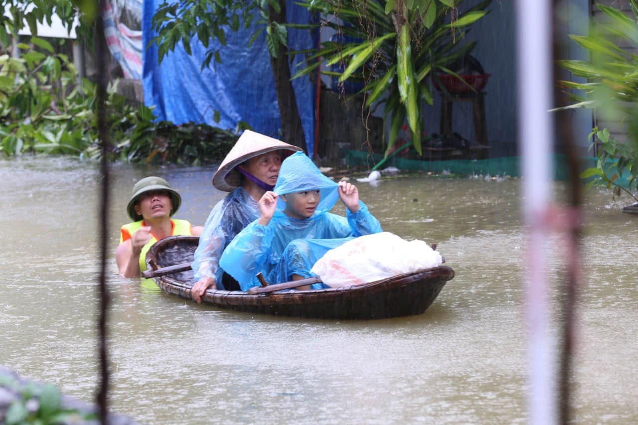 Các lực lượng sẽ ưu tiên đưa người dân ra khỏi vùng lũ trước, tài sản sẽ dược di dời sau