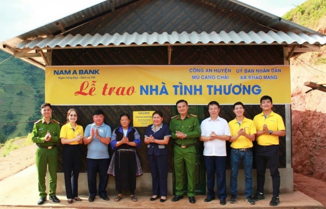 Nam A Bank chung tay cùng đồng bào vùng lũ