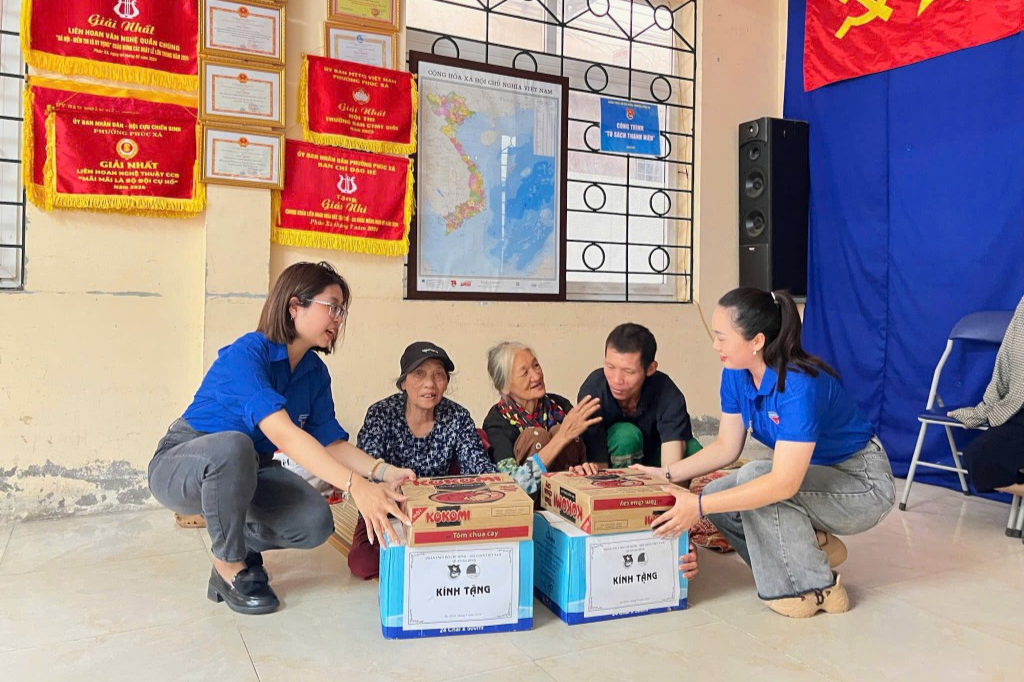 Người dân phường Phúc Xá: Nước rút, rồi sẽ về chung tay dọn dẹp