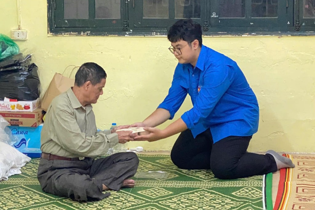 Người dân phường Phúc Xá: Nước rút, rồi sẽ về chung tay dọn dẹp