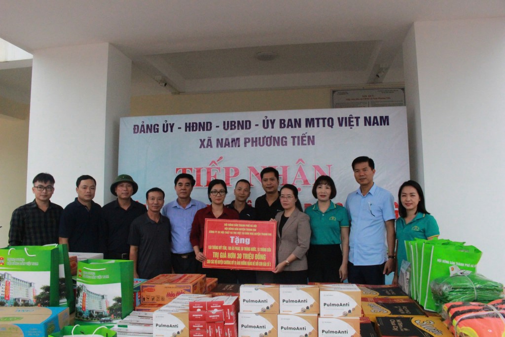 Hội Nông dân Việt Nam tặng quà tại 