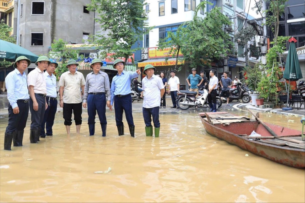 Dồn tâm, lực chăm lo cho người dân bị ảnh hưởng mưa lũ