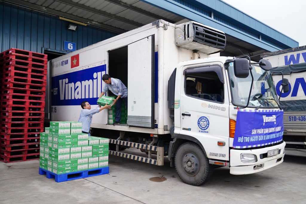 Vinamilk hỗ trợ gần 3 tỷ đồng sản phẩm dinh dưỡng thiết yếu cho người dân miền Bắc