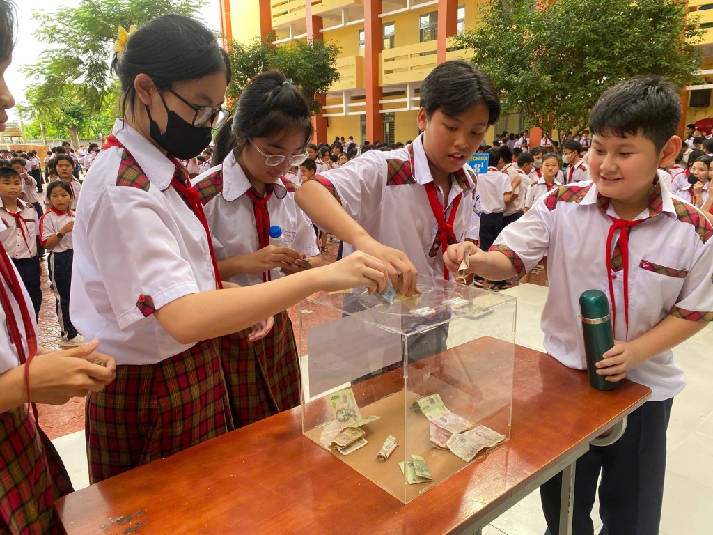 Tấm lòng học sinh TP Hồ Chí Minh hướng về miền bão, lũ