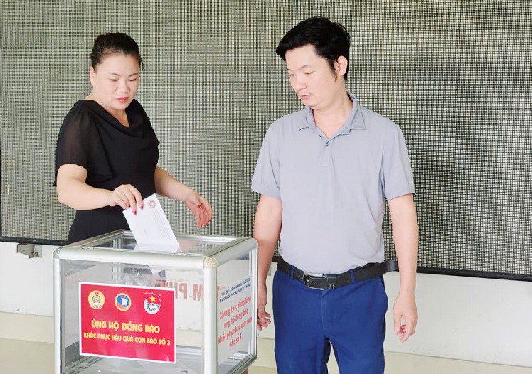 Cán bộ, sinh viên Sư phạm TDTT Hà Nội chung tay ủng hộ đồng bào khắc phục ảnh hưởng bão số 3