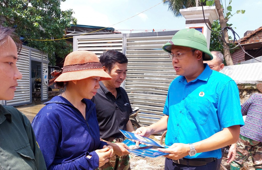 Hà Nội: Trao hỗ trợ 72 công nhân lao động huyện Sóc Sơn bị ảnh hưởng bởi bão lũ