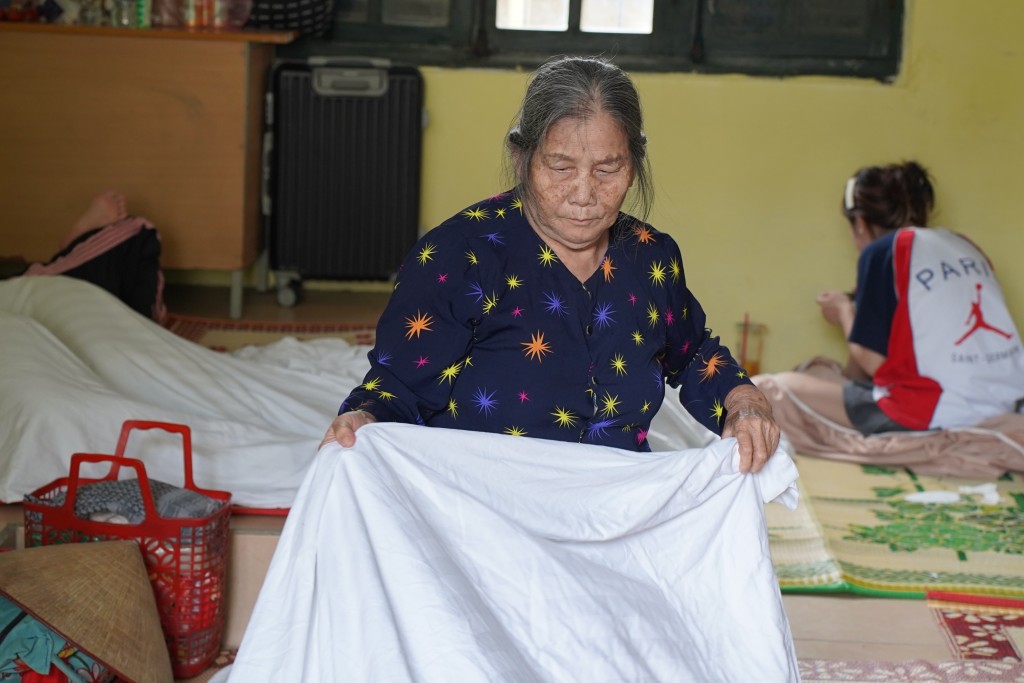 Nghĩa tình đồng bào, chia sẻ yêu thương đùm bọc trong mùa mưa, lũ Nghĩa tình đồng bào, chia sẻ yêu thương đùm bọc trong mùa mưa, lũ