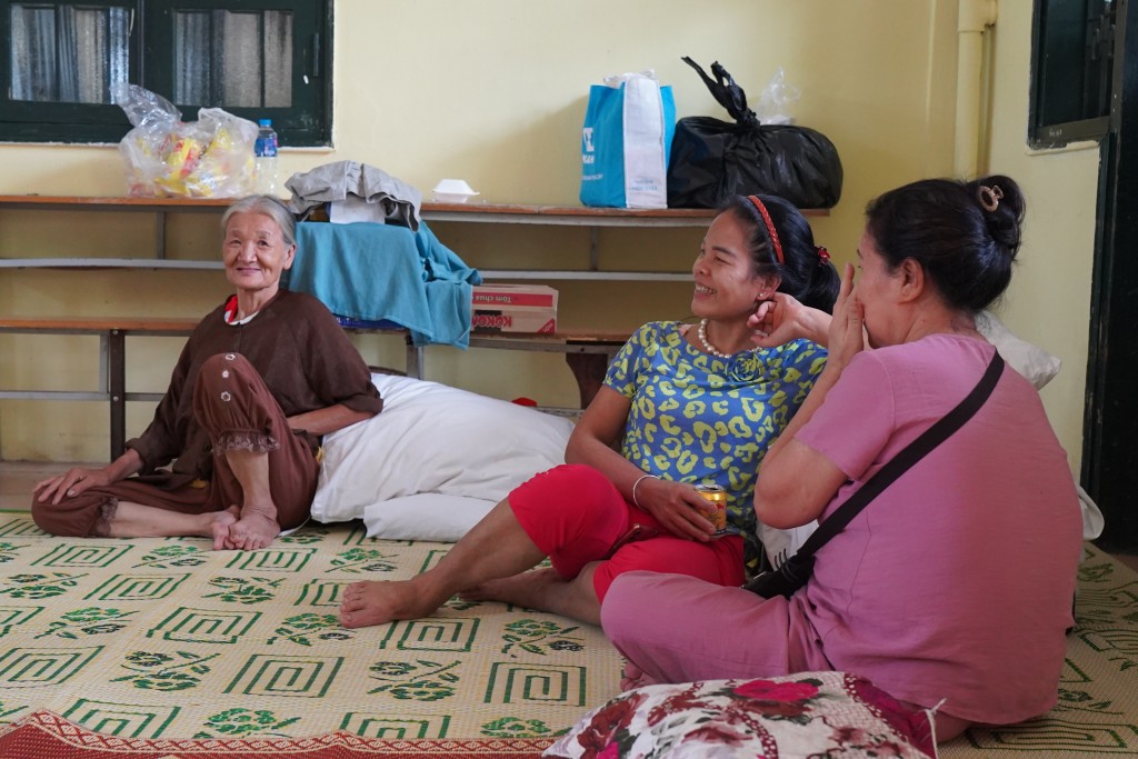 Nghĩa tình đồng bào, chia sẻ yêu thương đùm bọc trong mùa mưa, lũ Nghĩa tình đồng bào, chia sẻ yêu thương đùm bọc trong mùa mưa, lũ