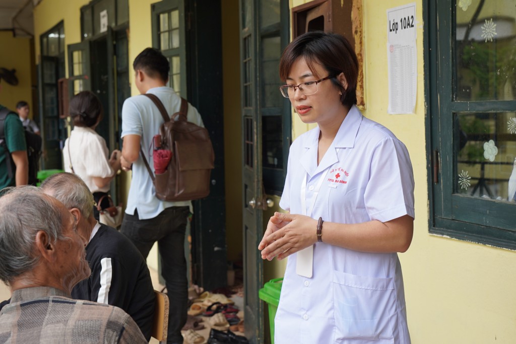hị Trần Thị Chi, cán bộ Trung tâm Y tế phường Trúc Bạch hị Trần Thị Chi, cán bộ Trung tâm Y tế phường Trúc Bạch