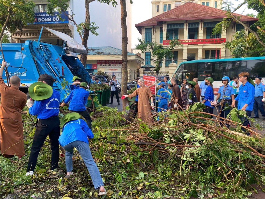 Phát động toàn dân tham gia tổng vệ sinh môi trường